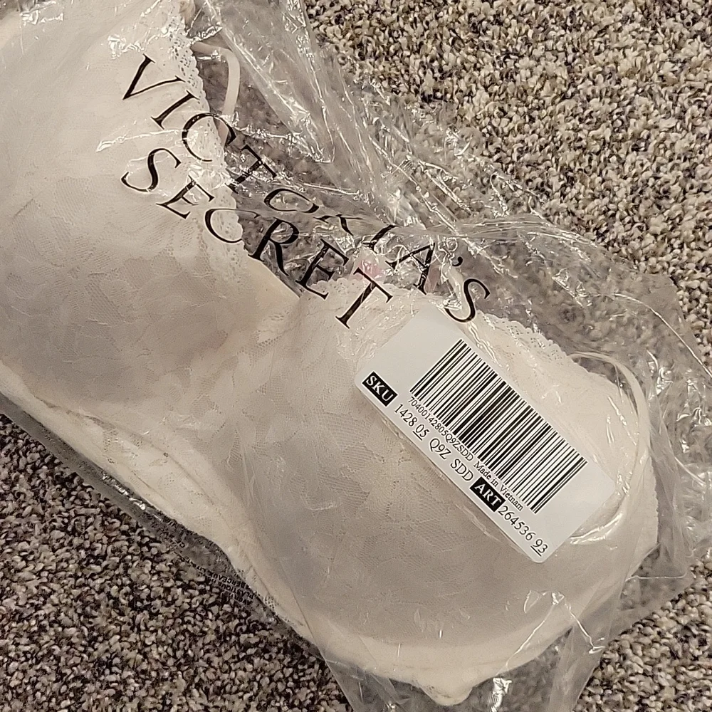 NWT Victoria's Secret push up lace bralette - Picture 6 of 6
